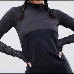 New Nike Metallic Women’s Training Top 🪨